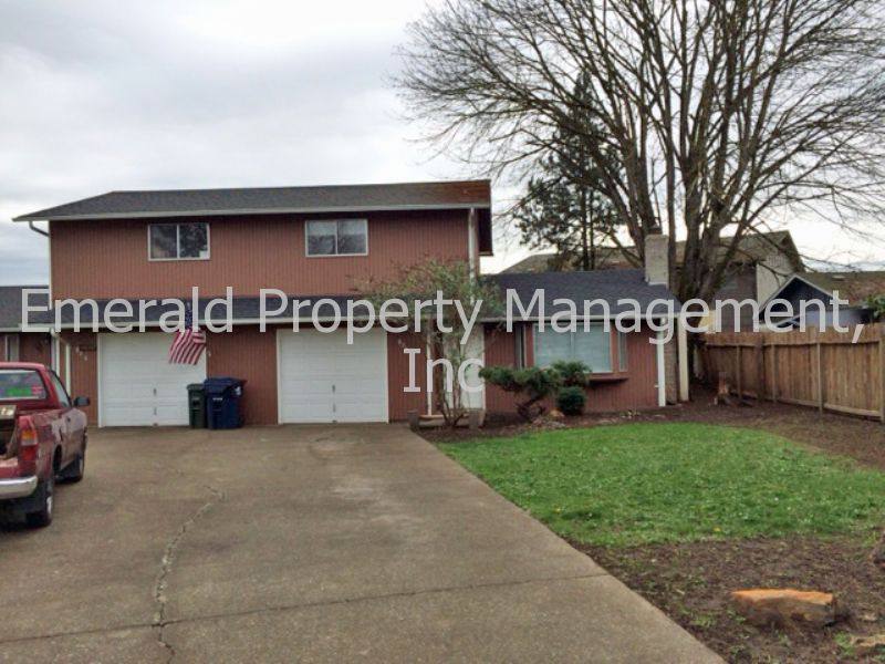 Townhouse for rent at 824 N Cloverleaf Loop, Springfield, OR 97477
