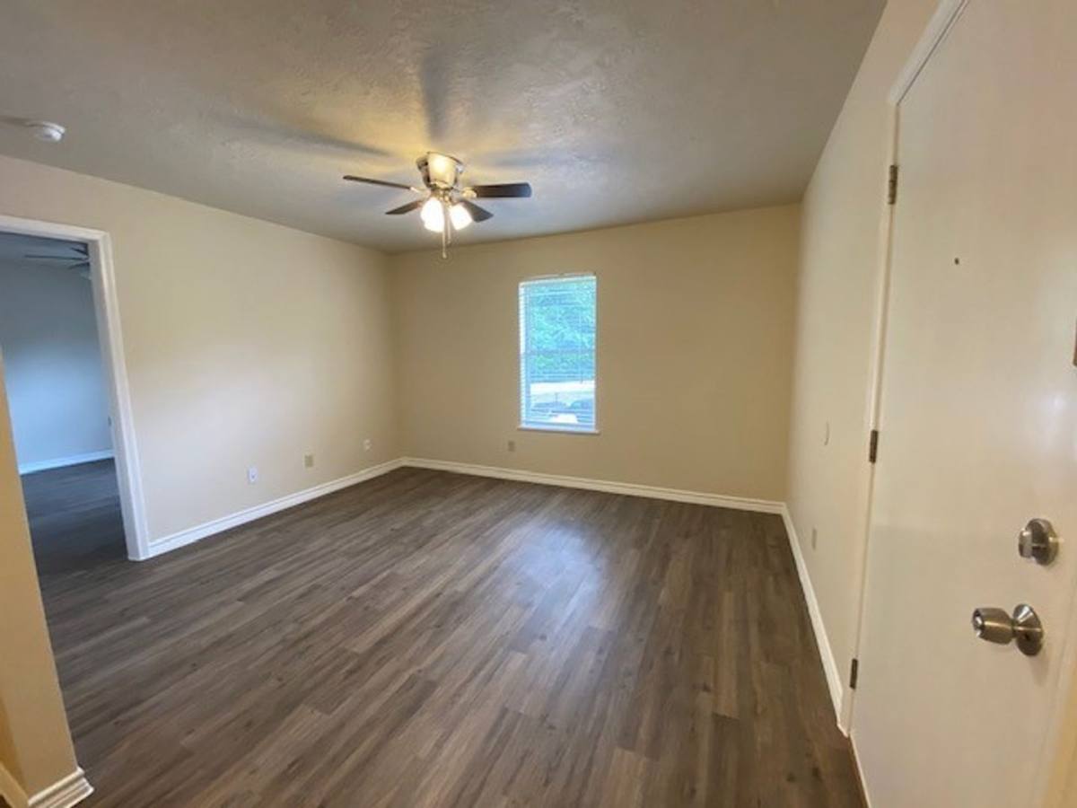 Apartment for rent at 7071 S Bilbo Rd, Orange, TX 77632