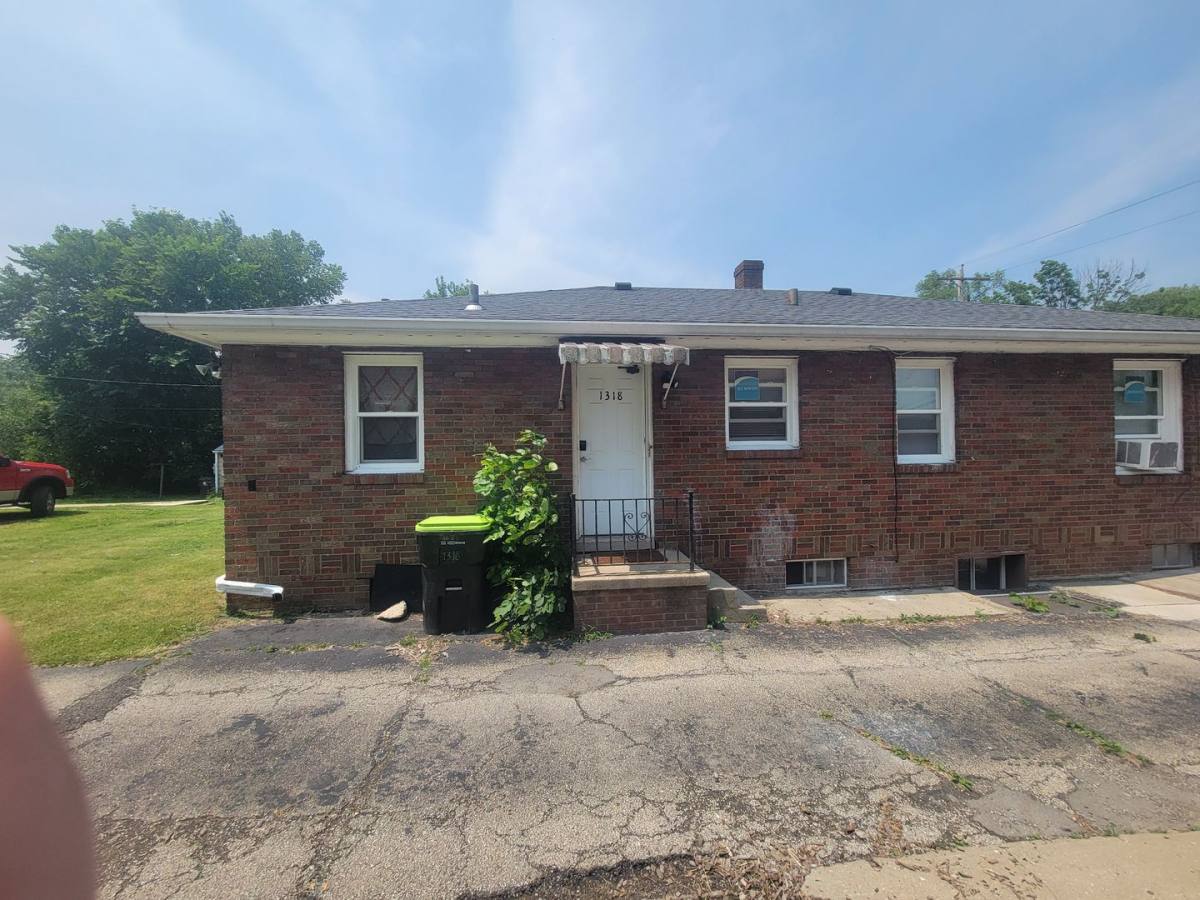 Apartment for rent at 1318 E Frye Ave, Peoria, IL 61603