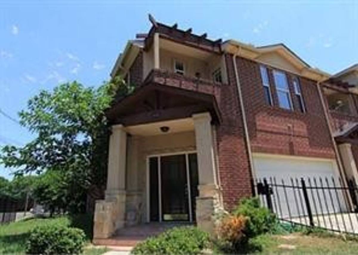Apartment for rent at 524 Alcade St, Dallas, TX 75246