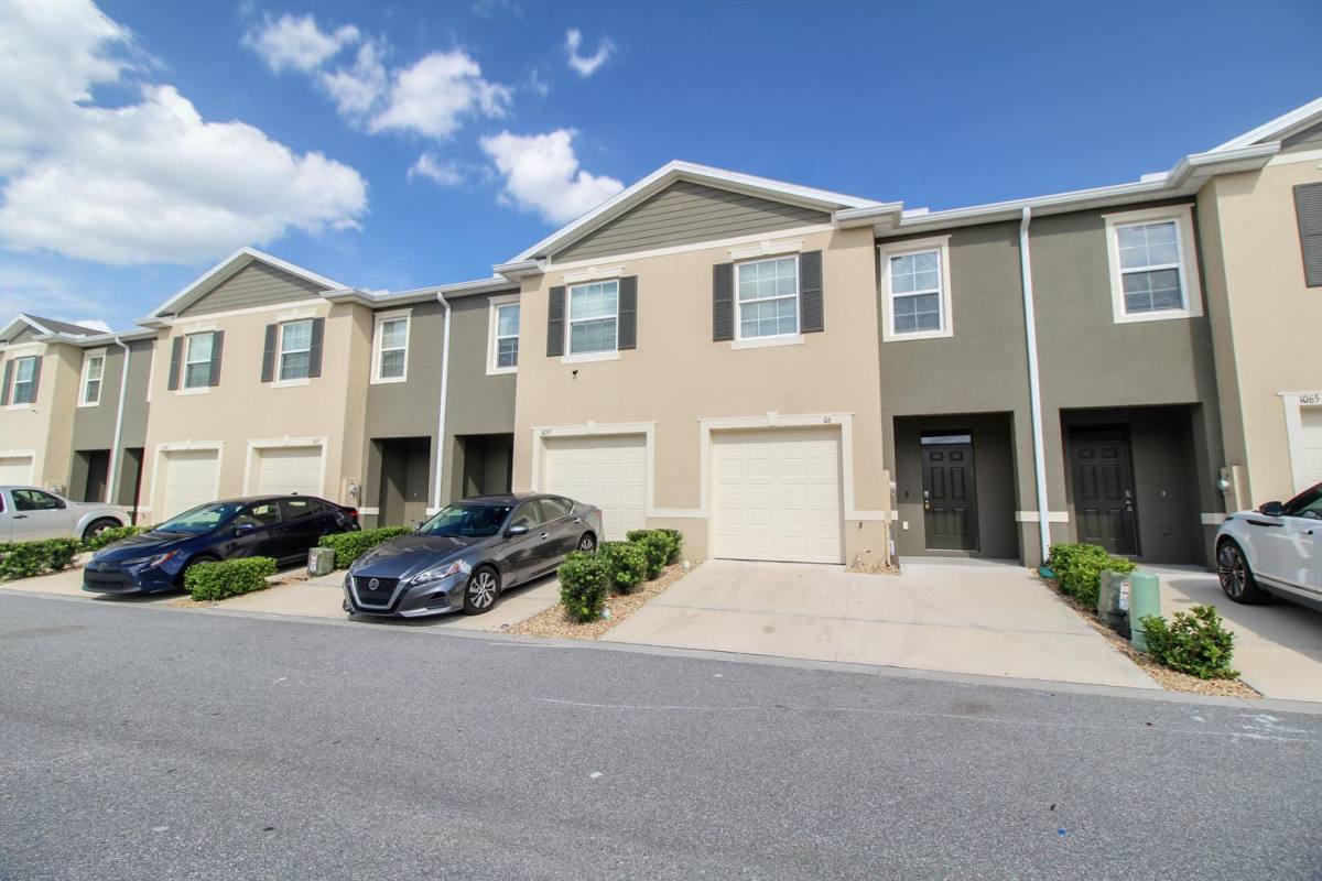 Townhouse for rent at 1061 Blue Jay Dr, Davenport, FL 33837