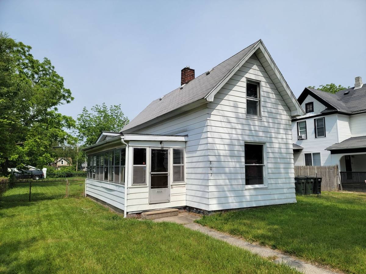 House for rent at 807 Allen St, South Bend, IN 46616