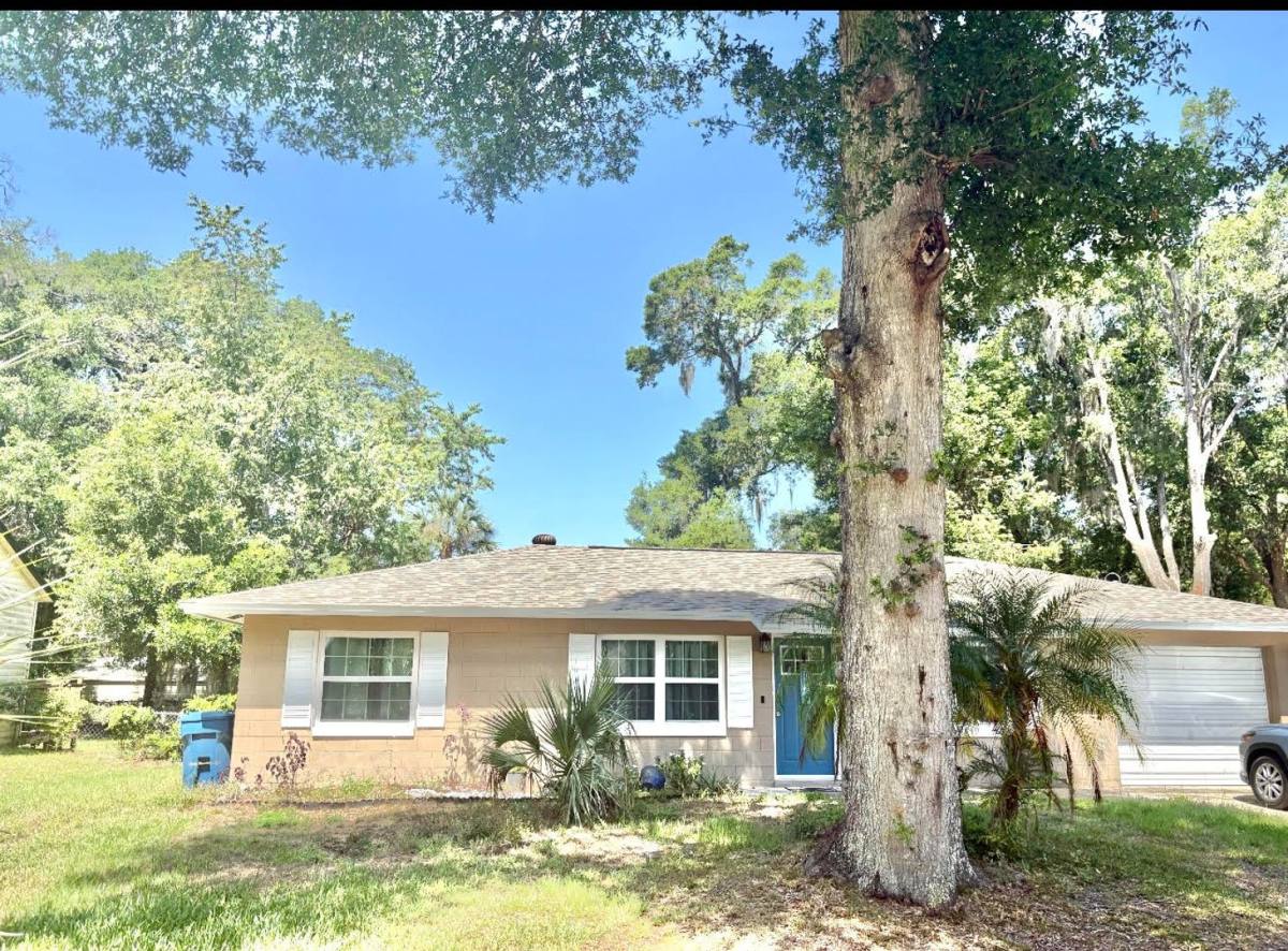 House for rent at 410 Albany Ave, Deland, FL 32724