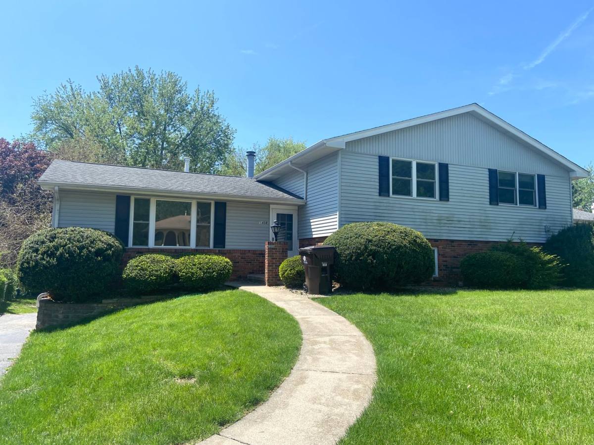 Apartment for rent at 1408-10 W Daytona, Peoria, IL 61604