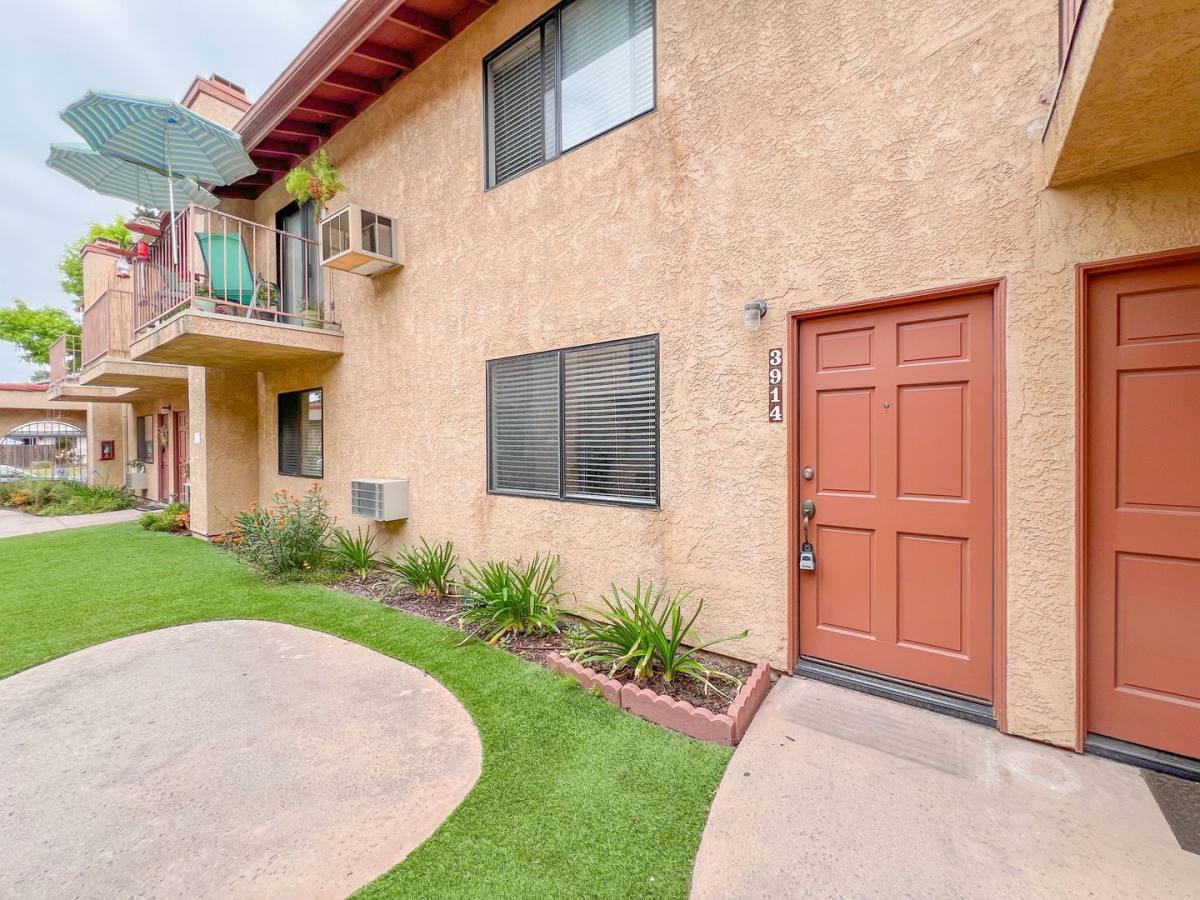 Apartment for rent at 3902- 3920 Howard Ave, Los Alamitos, CA 90720