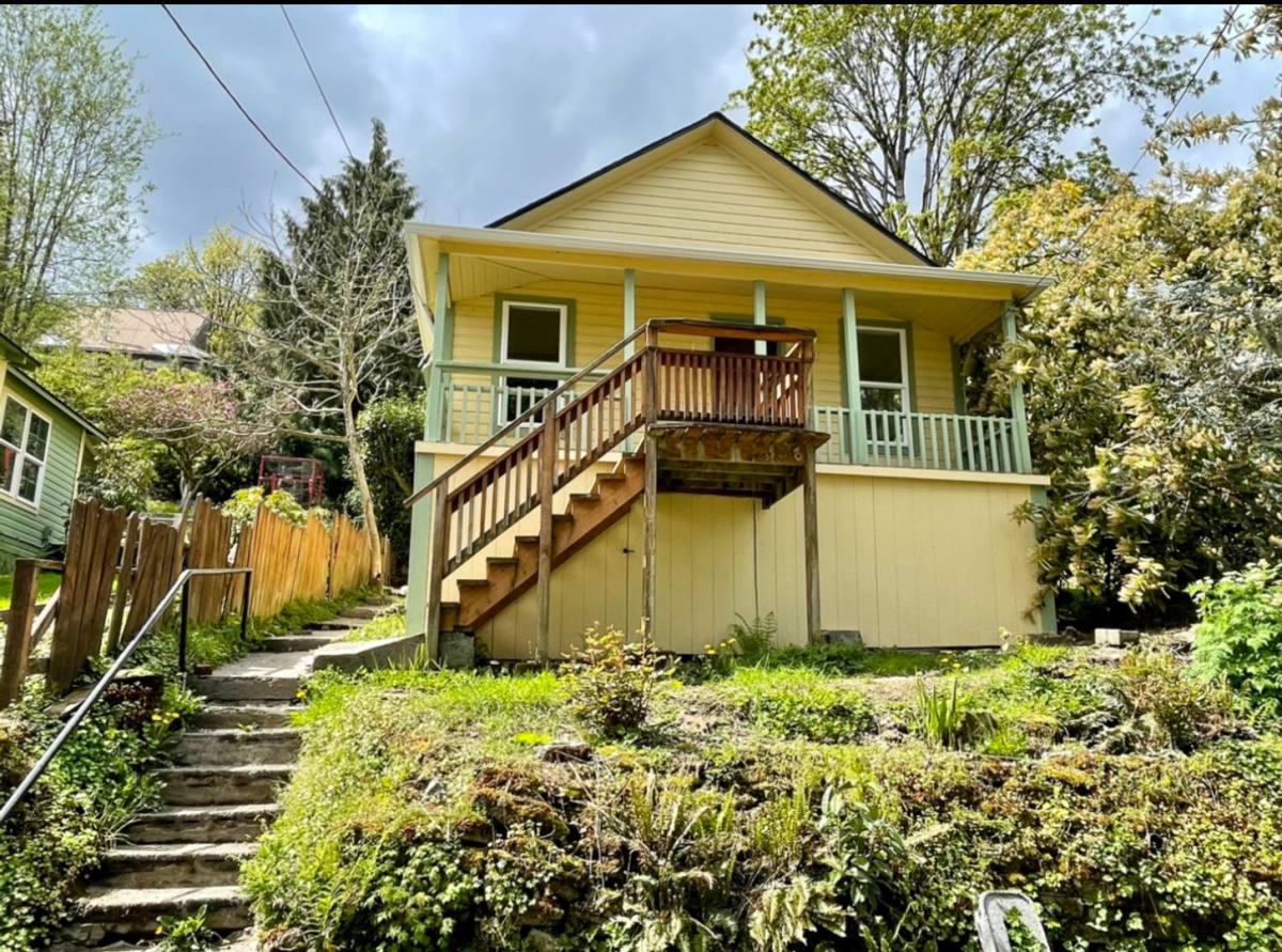 House for rent at 10531 NW 3rd St, Portland, OR 97231