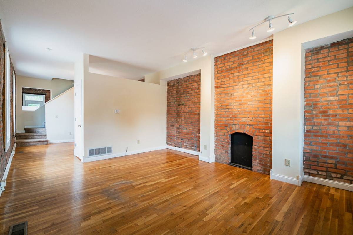 Apartment for rent at 233-235 E 3rd Ave, Columbus, OH 43201