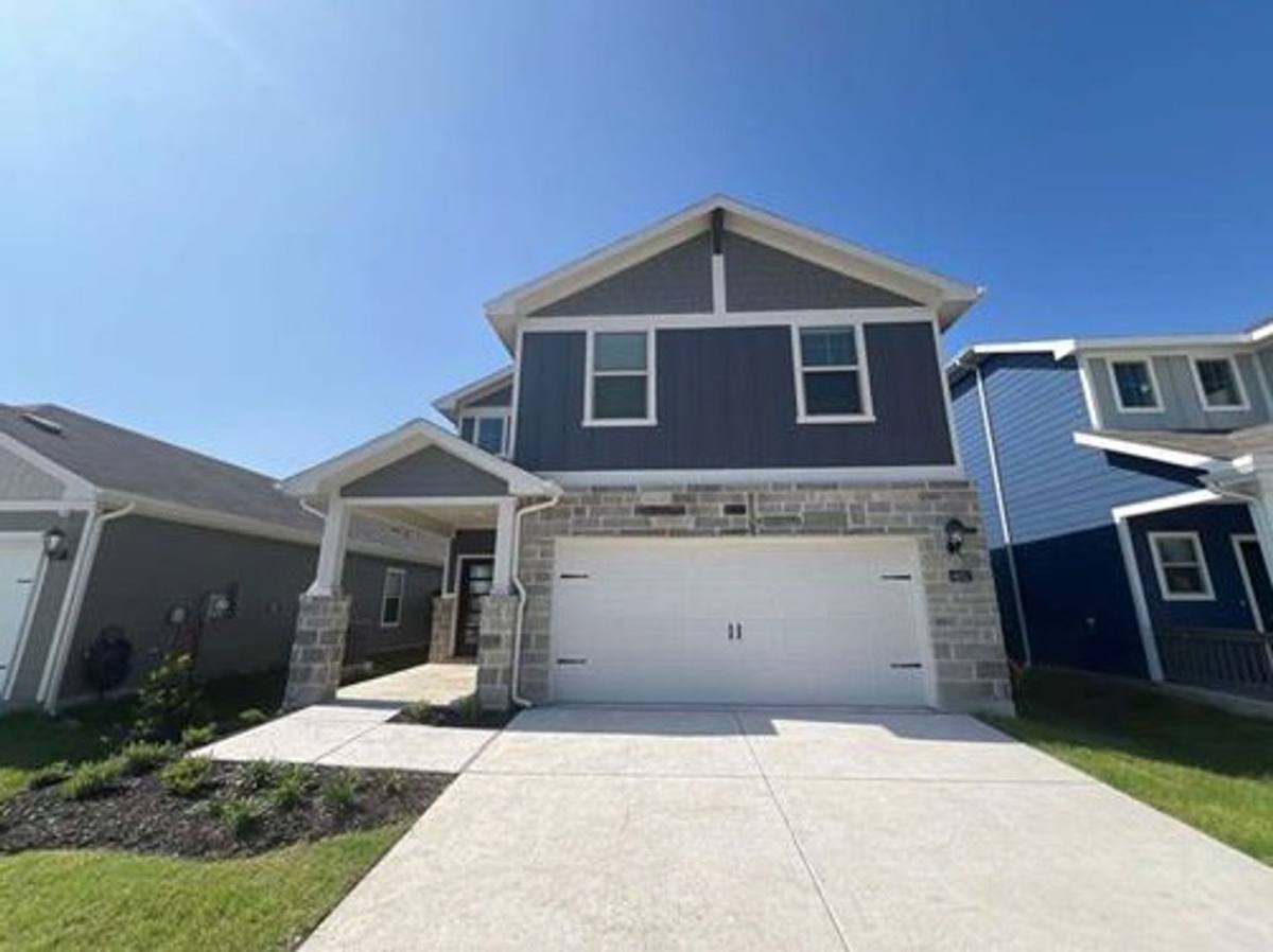 House for rent at 4011 Murvaul Dr, Farmersville, TX 75442
