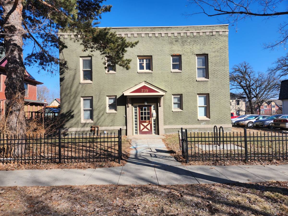 Apartment for rent at 739 17th St, Des Moines, IA 50314
