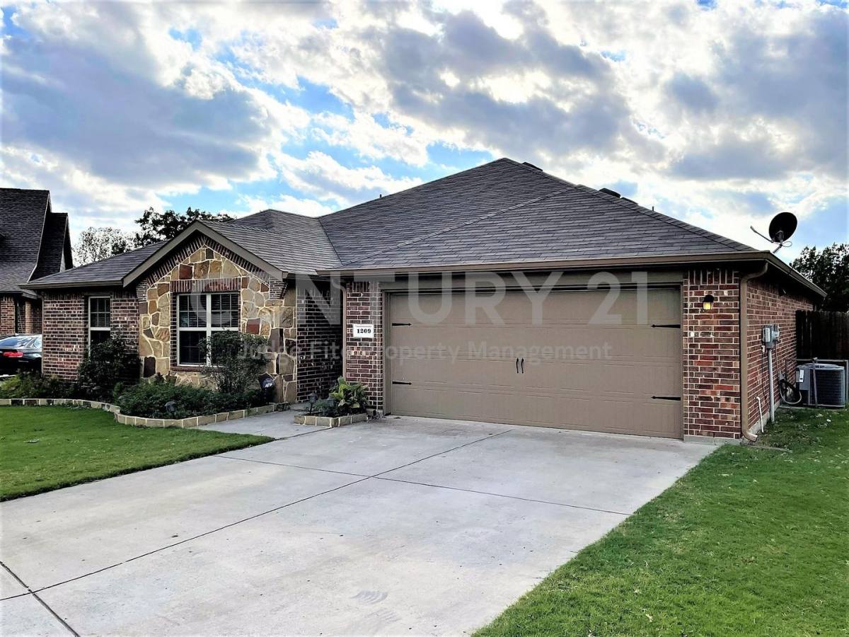 House for rent at 1209 Houston Place, Royse City, TX 75189