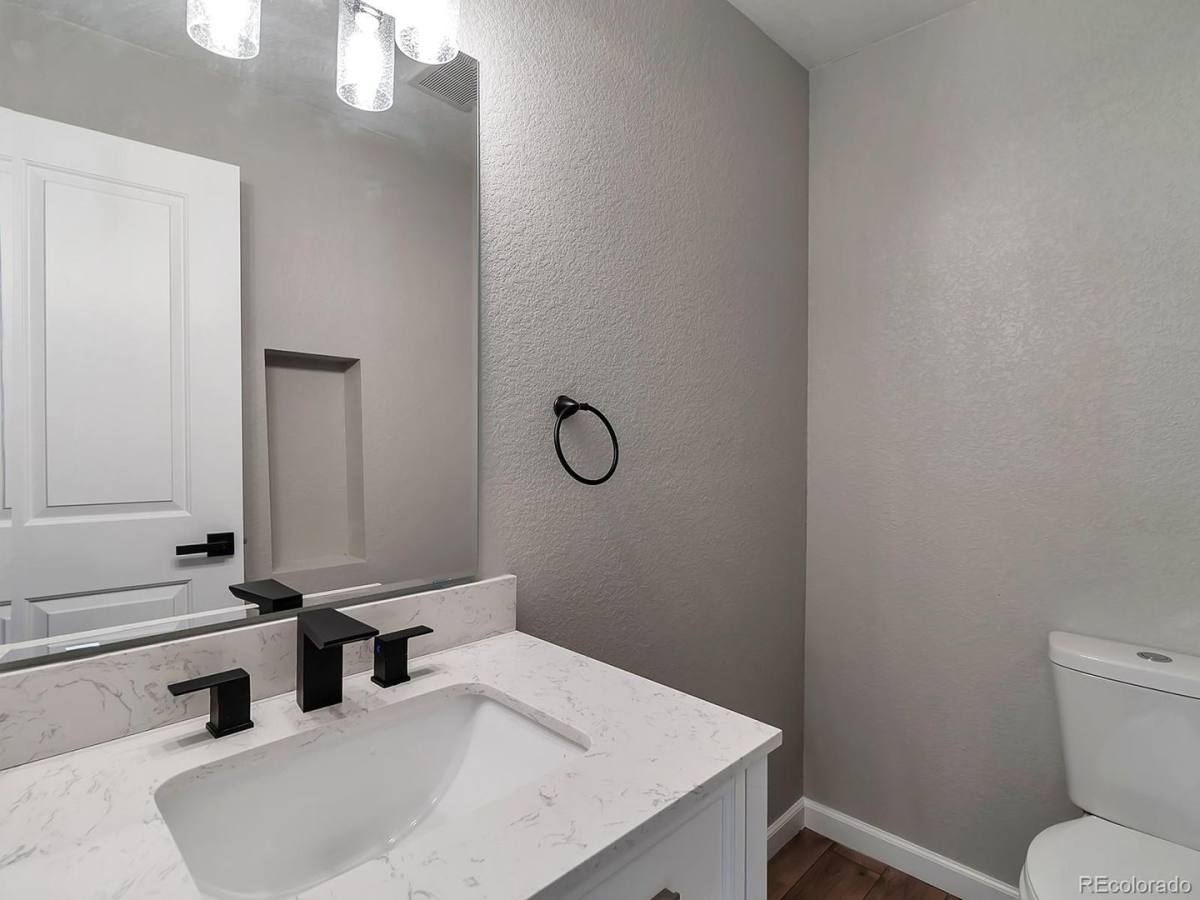 House for rent at 1655 Oakland St, Aurora, CO 80010