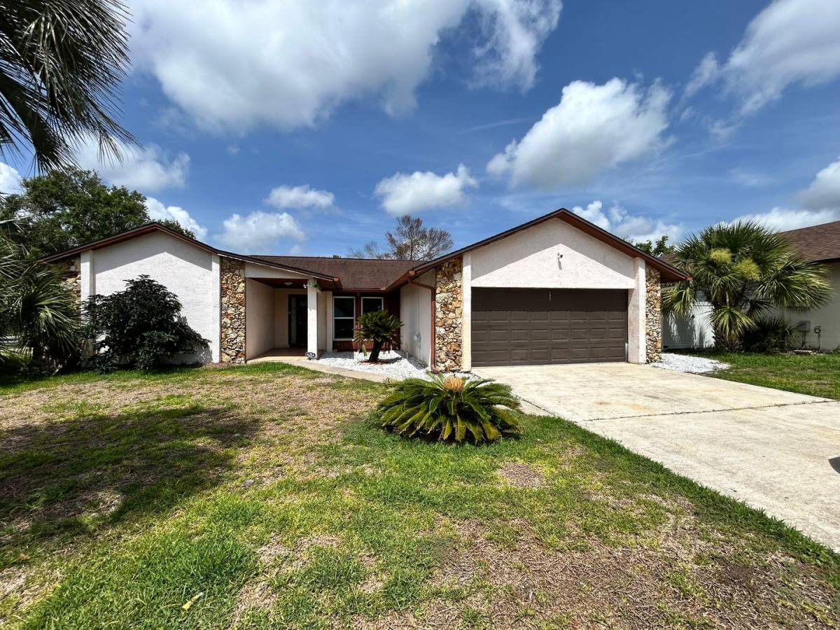 House for rent at 102 Spanish Oak Lane, Apopka, FL 32703