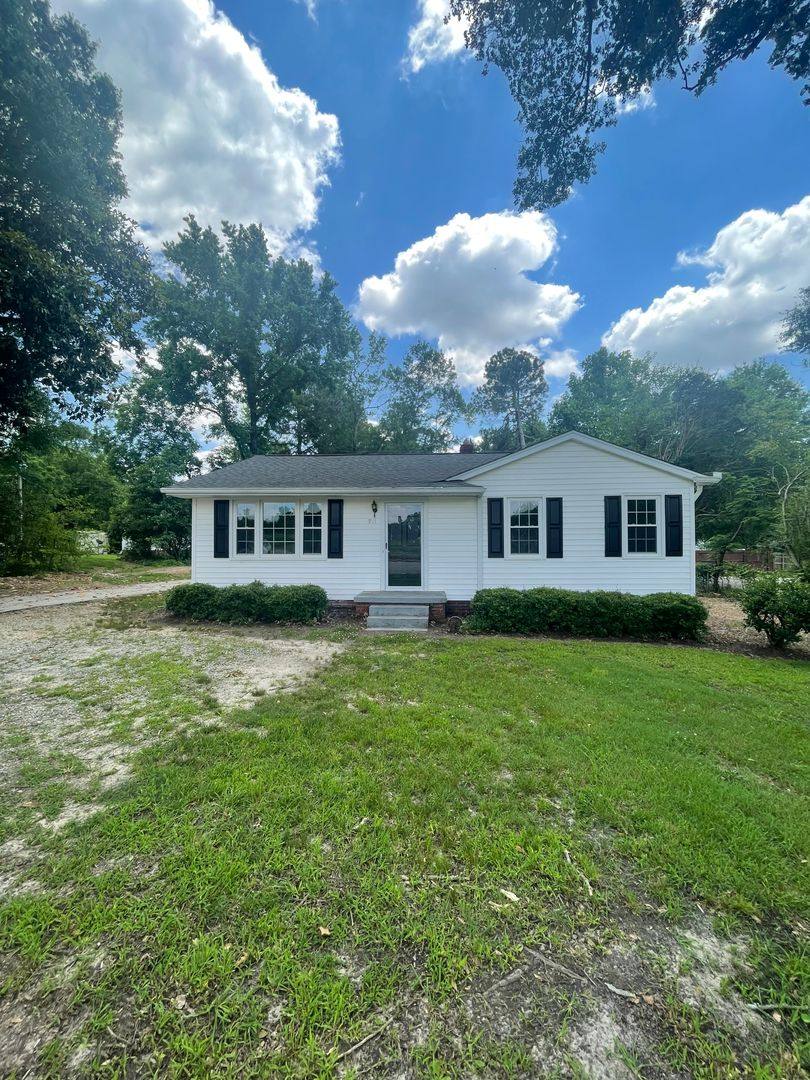 House for rent at 911 N Main St, Fountain Inn, SC 29644