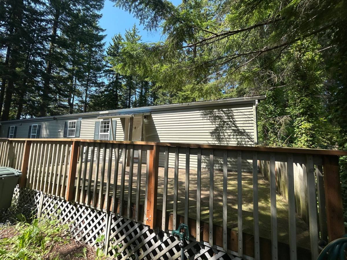 House for rent at 6151 Shamrock Rd, Maple Falls, WA 98266