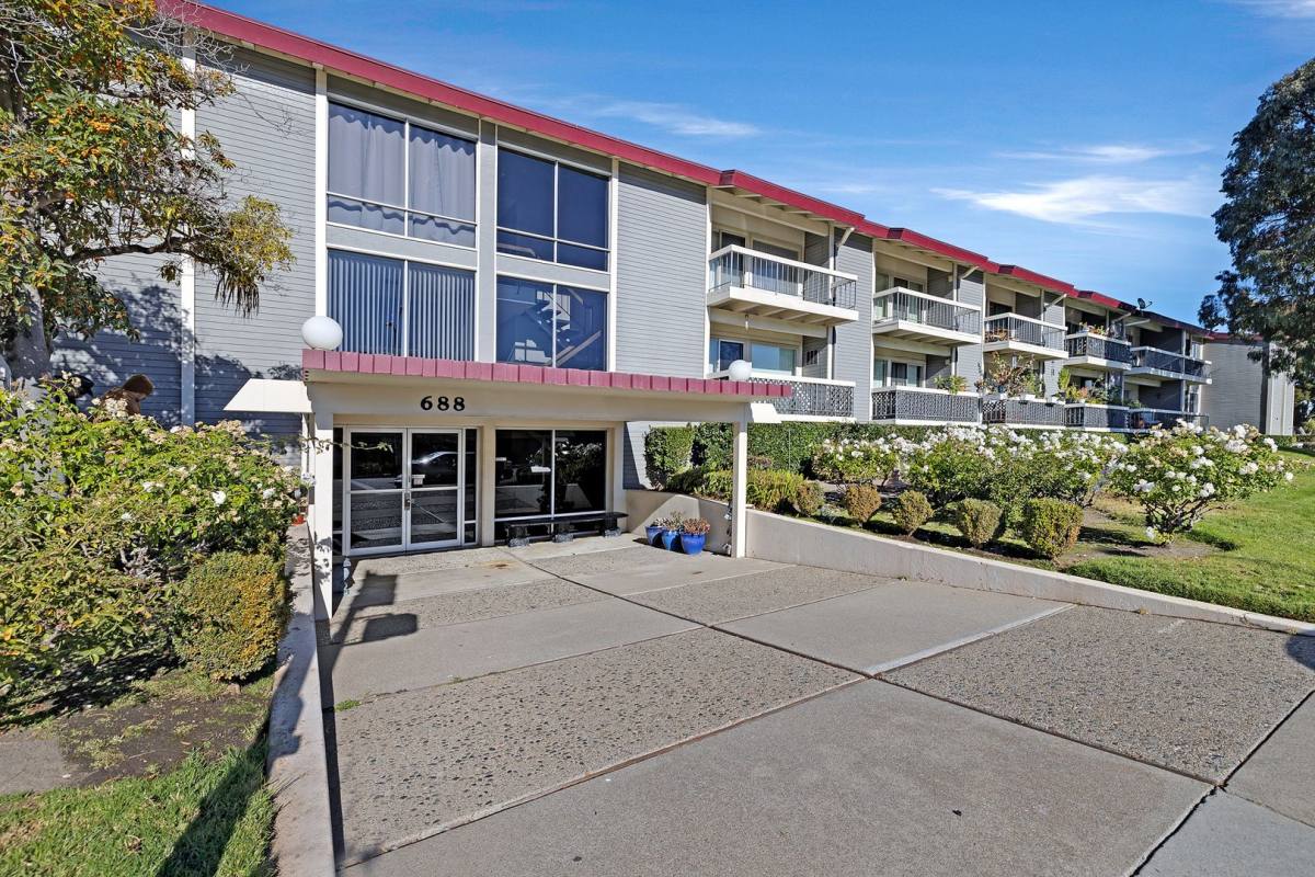 Condo for rent at 688 Mariners Island Blvd, San Mateo, CA 94404