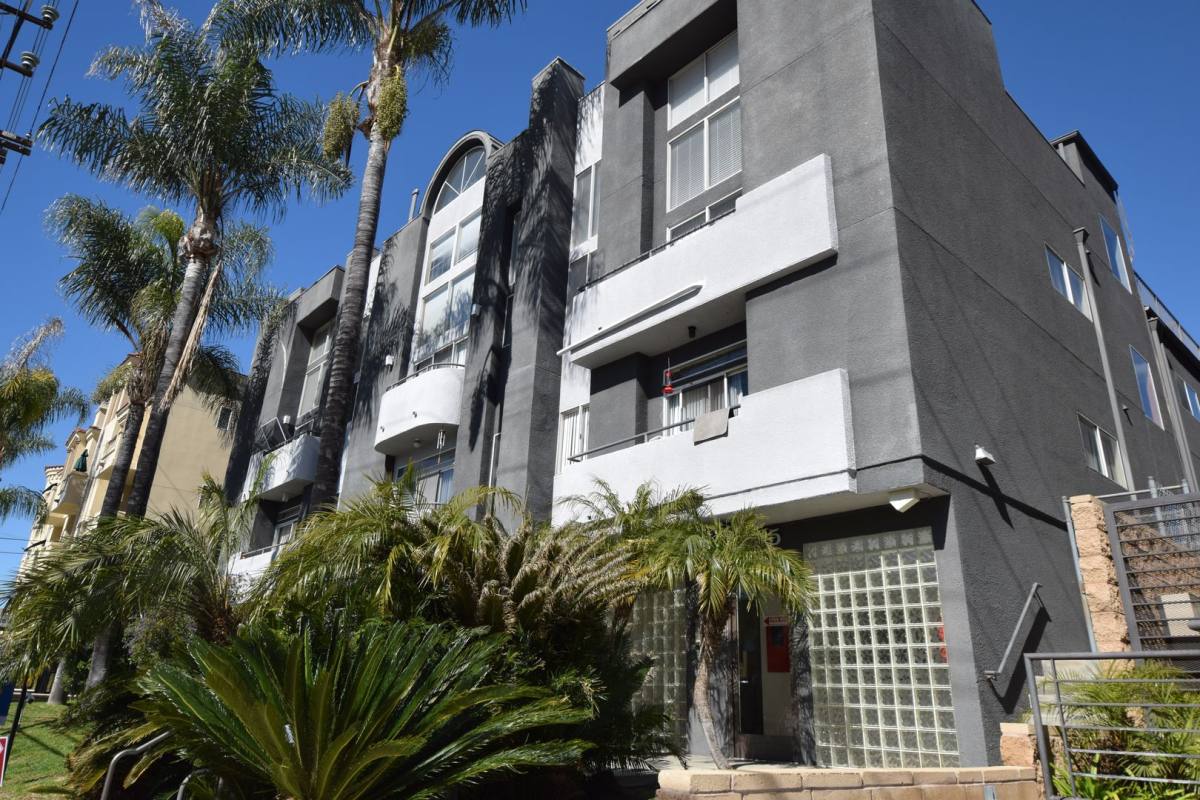 Apartment for rent at 11315 Moorpark St, North Hollywood, CA 91602