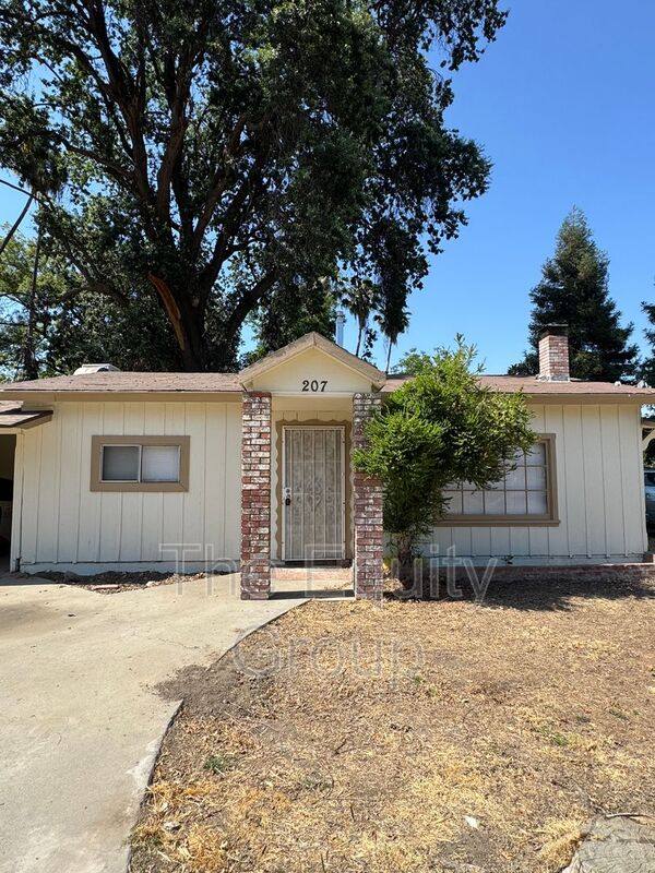 House for rent at 207 S Linwood Ave, Visalia, CA 93291
