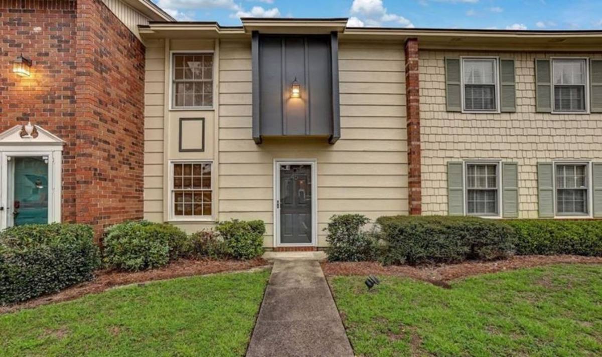 Townhouse for rent at 455 Mall Blvd, Savannah, GA 31406