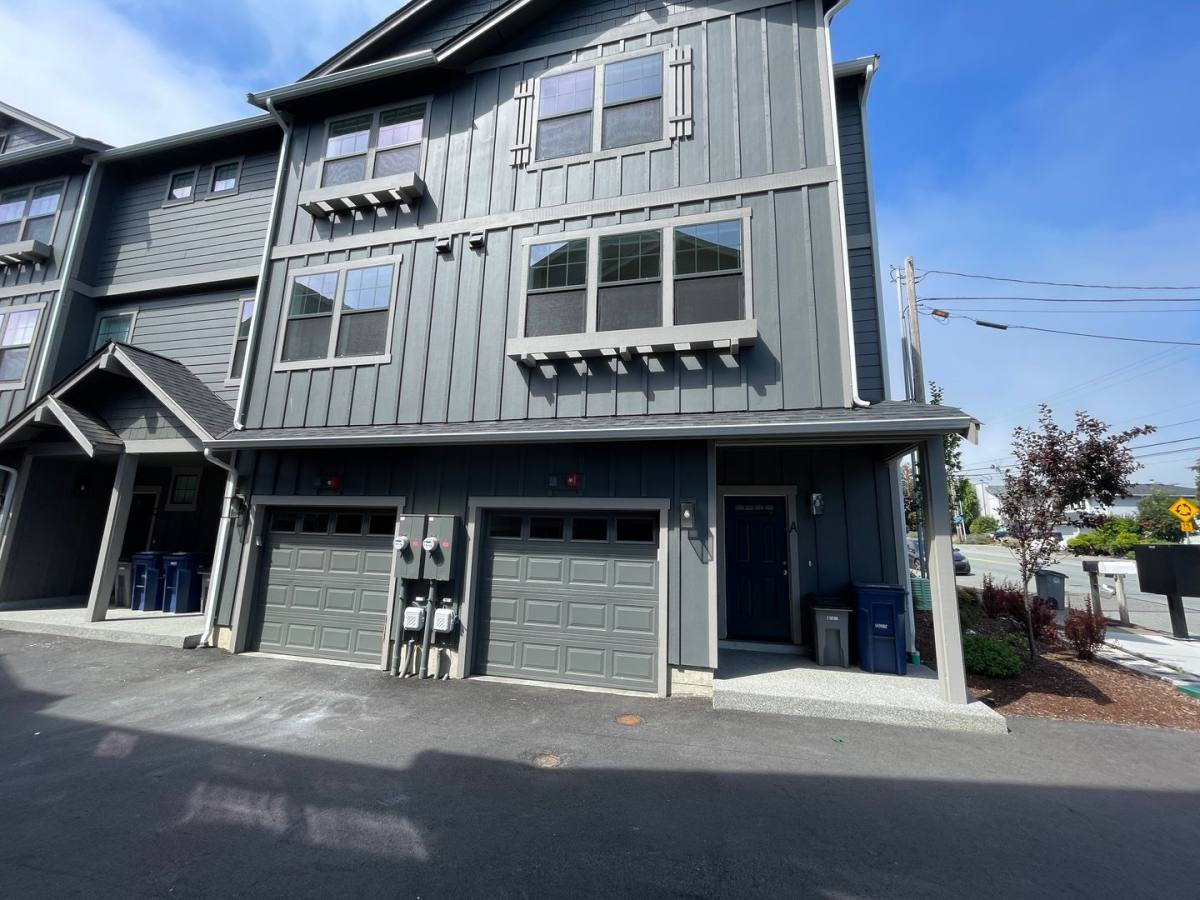 Townhouse for rent at 1201 & 1205 32nd St, Anacortes, WA 98221