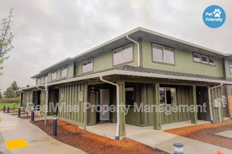 Townhouse for rent at 8300 SE Flavel St #101, Portland, OR 97266