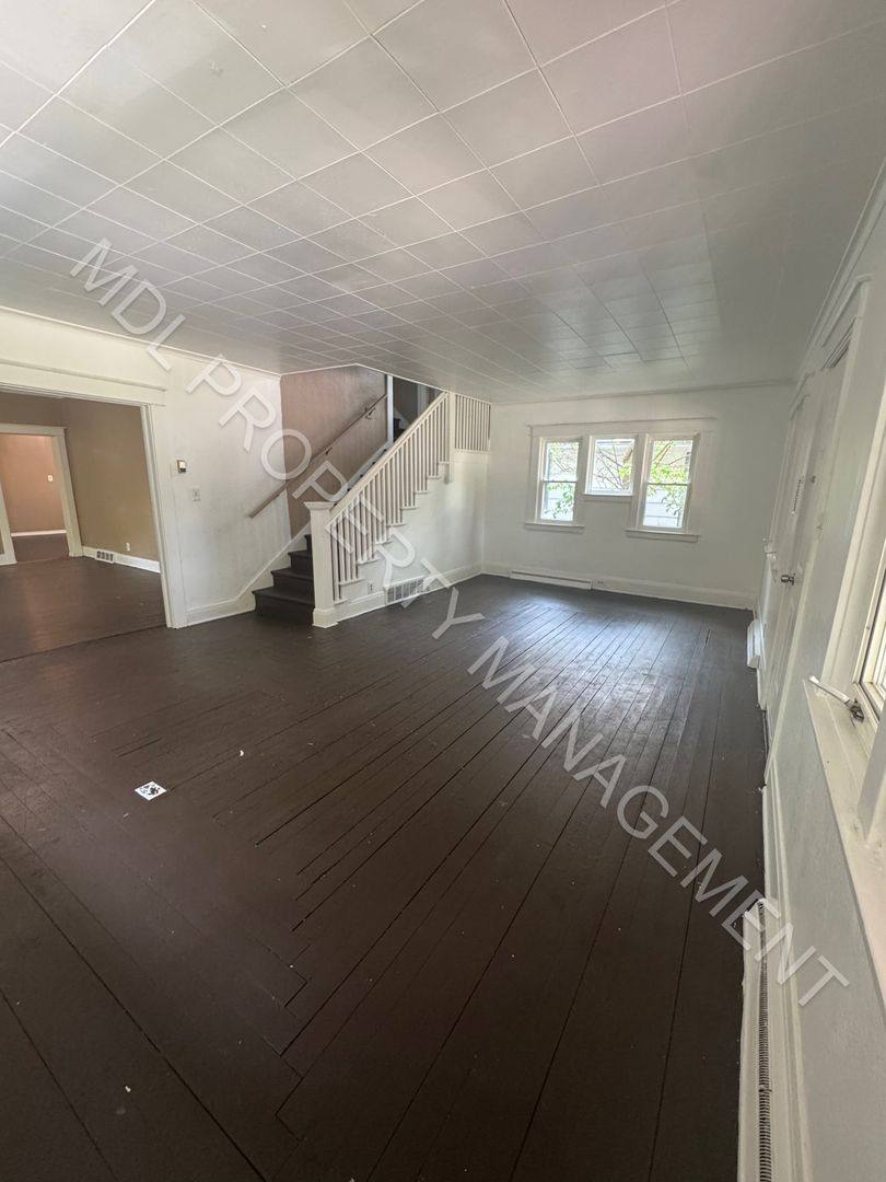 House for rent at 120 N Oakley St, Saginaw, MI 48602