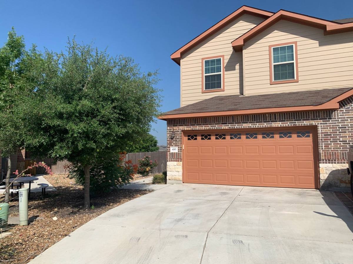 House for rent at 430 Creekside Curve, New Braunfels, TX 78130