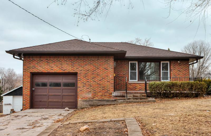 House for rent at 11 E Fulton Dr, Des Moines, IA 50315