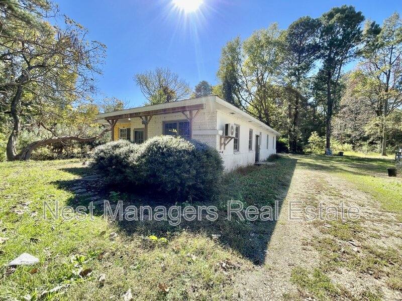 Apartment for rent at 2056 Wilmington Highway A, Fayetteville, NC 28306