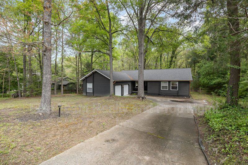 House for rent at 6618 Lakeside Dr, Charlotte, NC 28215