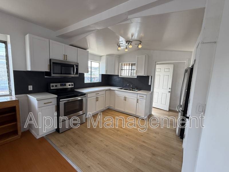 Apartment for rent at 806 52nd Ave #B, Oakland, CA 94601