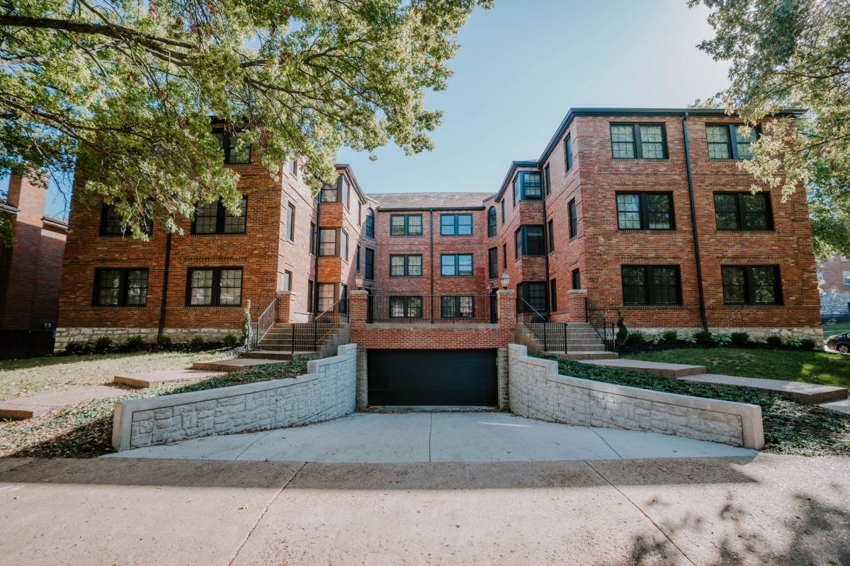 Apartment for rent at 7570 Oxford Dr, Saint Louis, MO 63105