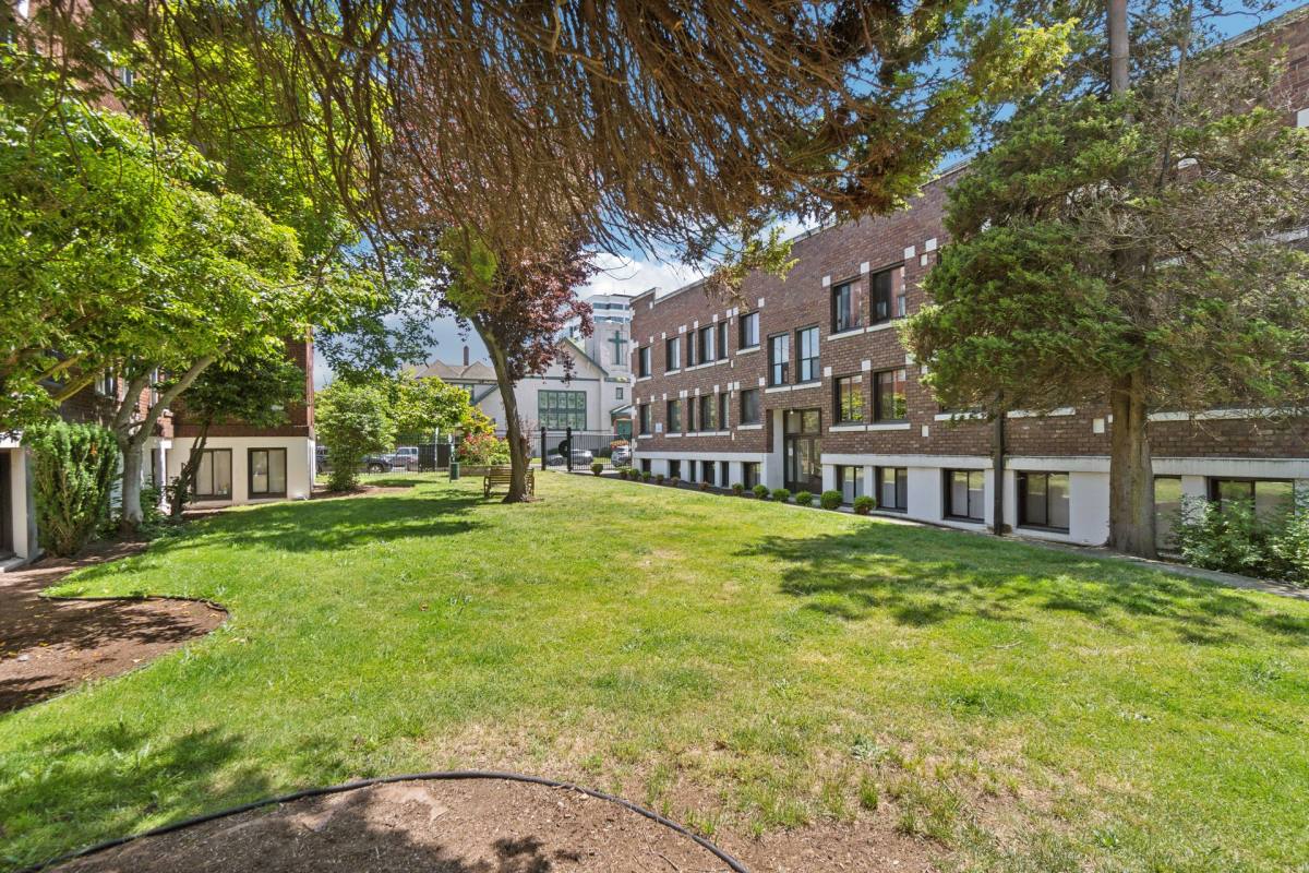 Apartment for rent at 2628 Hoyt Ave, Everett, WA 98201