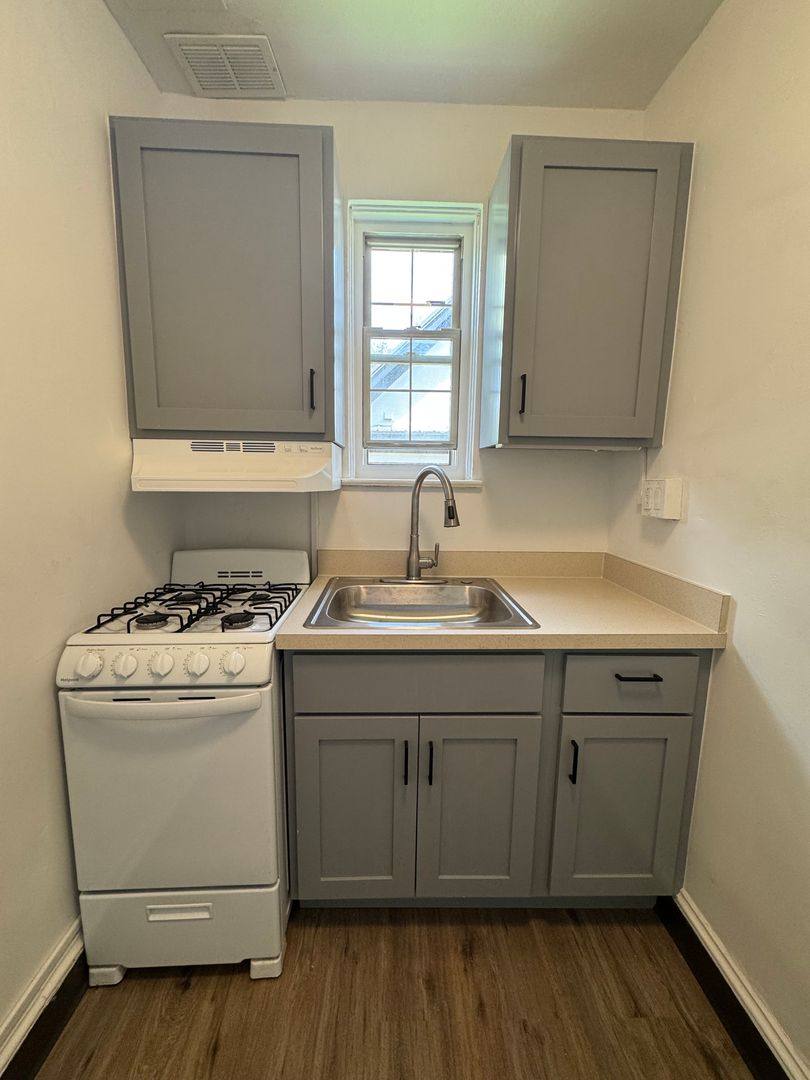 Apartment for rent at 572 Chestnut St, Meadville, PA 16335