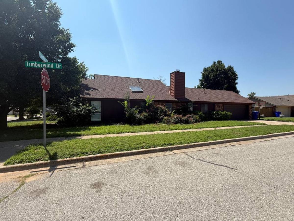 House for rent at 3701 River Oaks Dr, Norman, OK 73072
