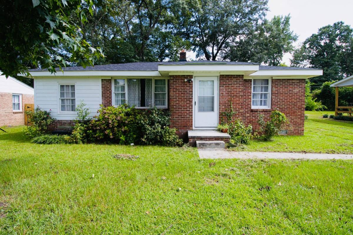 House for rent at 1405 Sunnyside Dr, Cayce, SC 29033