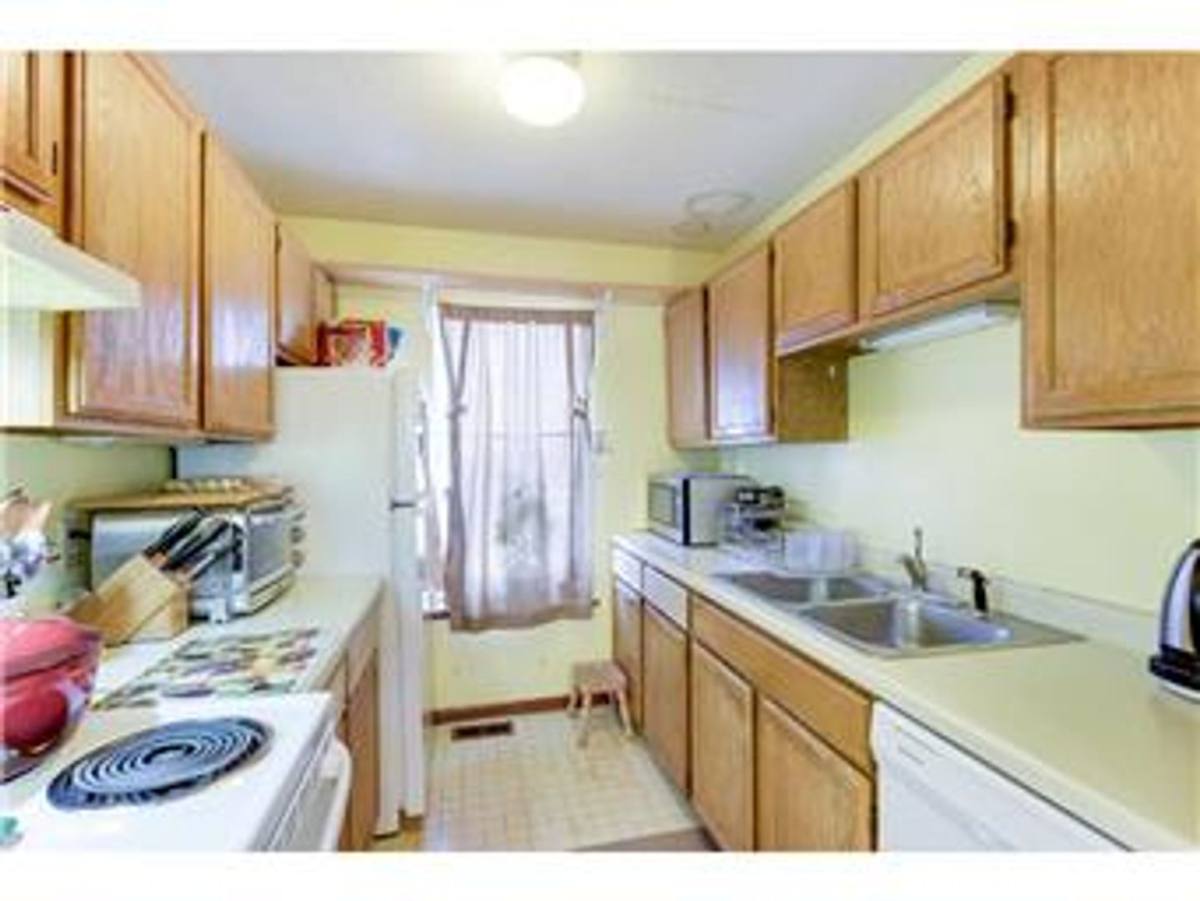 Townhouse for rent at 427 8th Ave SE, Minneapolis, MN 55414