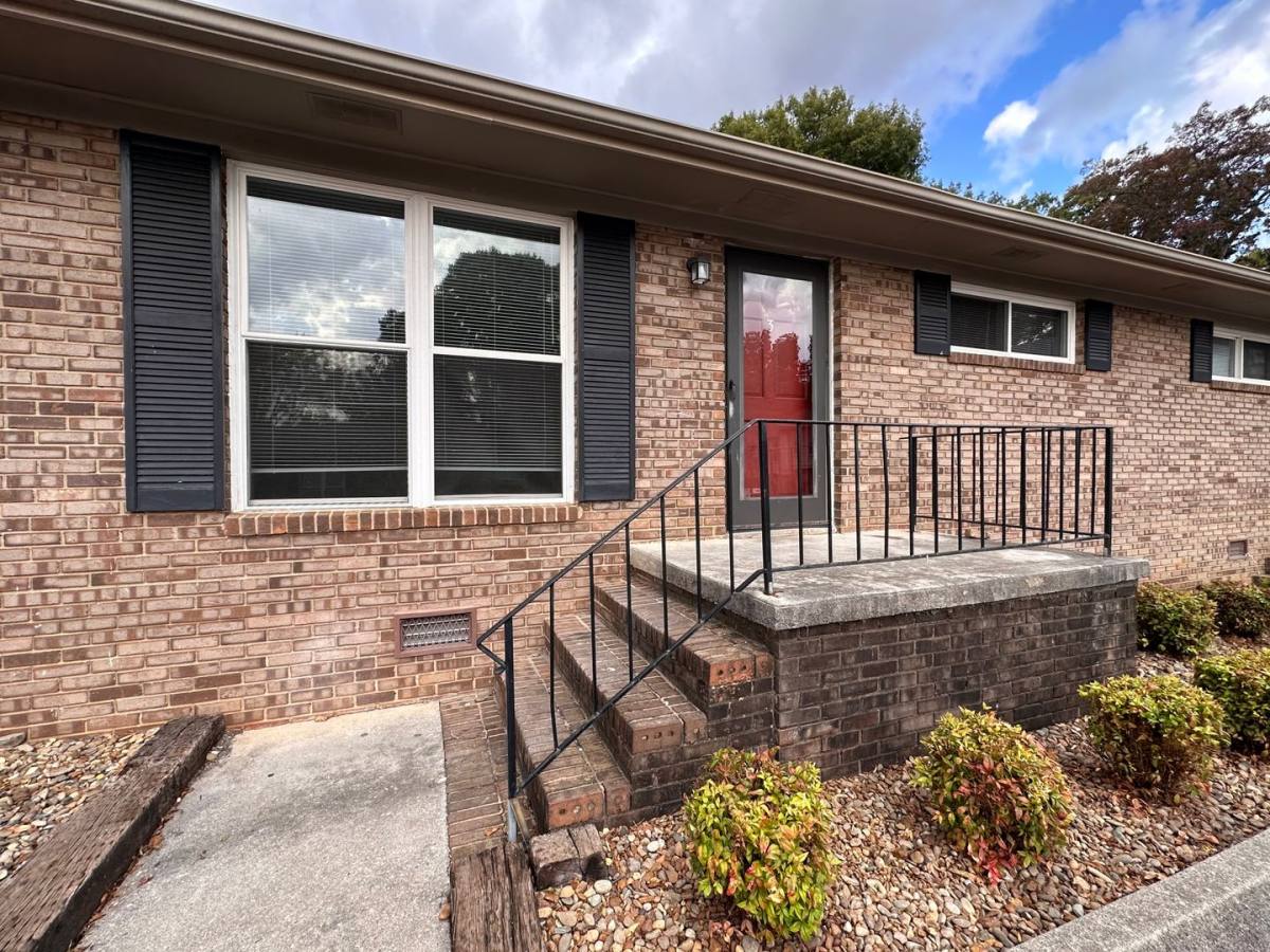 Apartment for rent at 1636 Louisville Rd, Alcoa, TN 37701