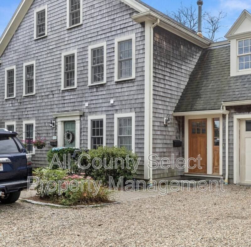 Townhouse for rent at 16 County St #2, Ipswich, MA 01938