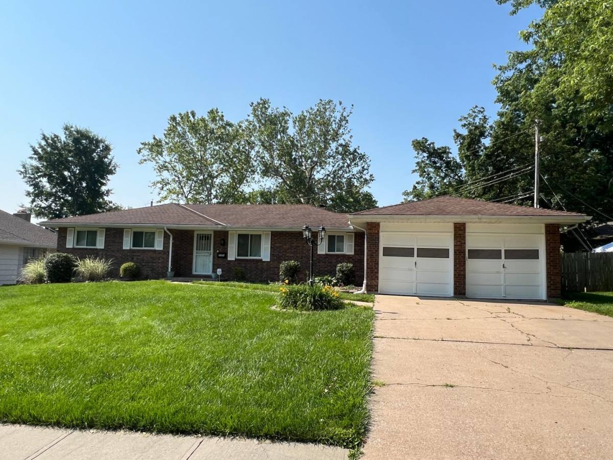 House for rent at 1701 NE 68th St, Kansas City, MO 64118