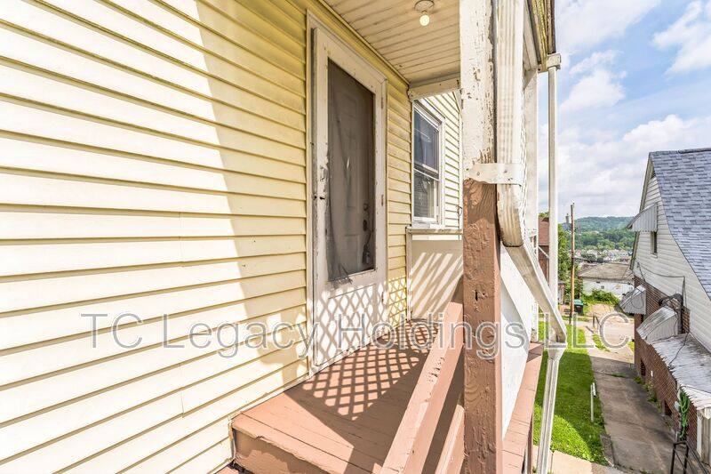 Apartment for rent at 517 1 2 Hornor Ave, Clarksburg, WV 26301