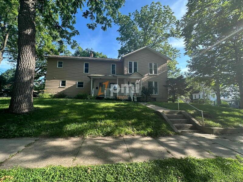Apartment for rent at 602 Indiana Ave #2W, Valparaiso, IN 46383