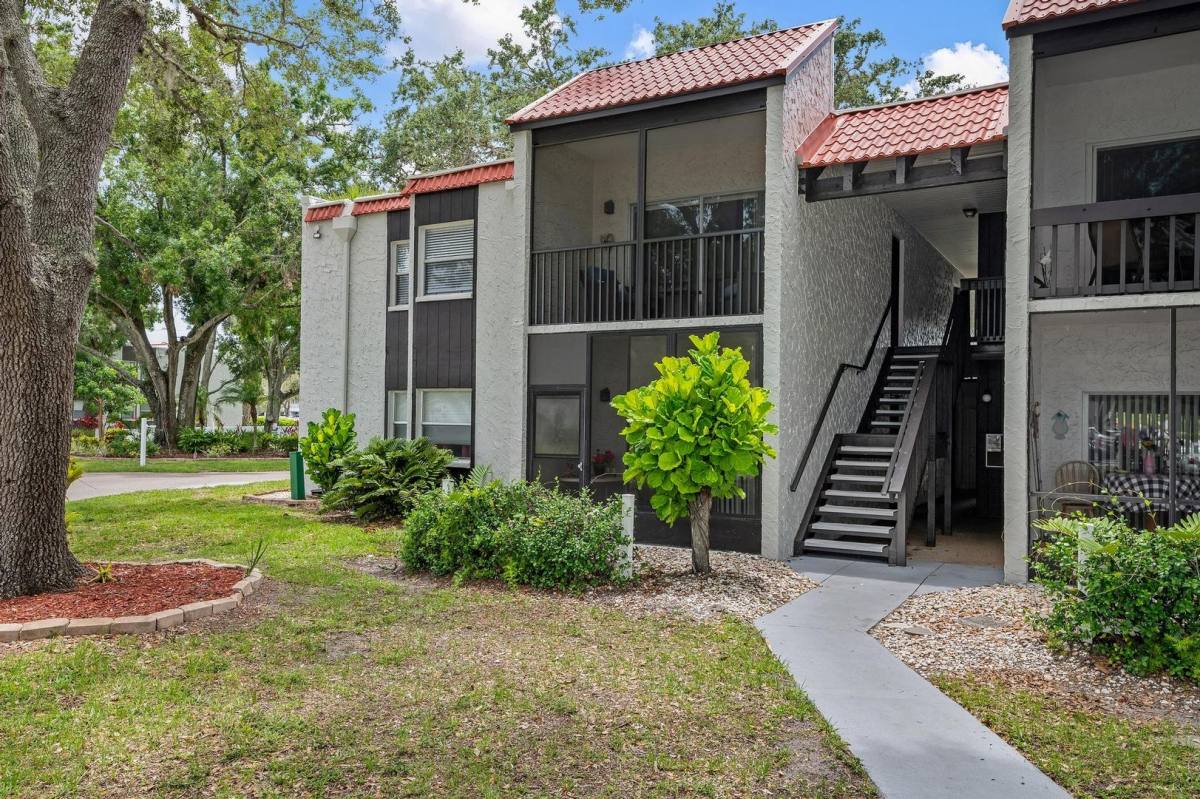Apartment for rent at 3201 S Beneva Rd, Sarasota, FL 34232