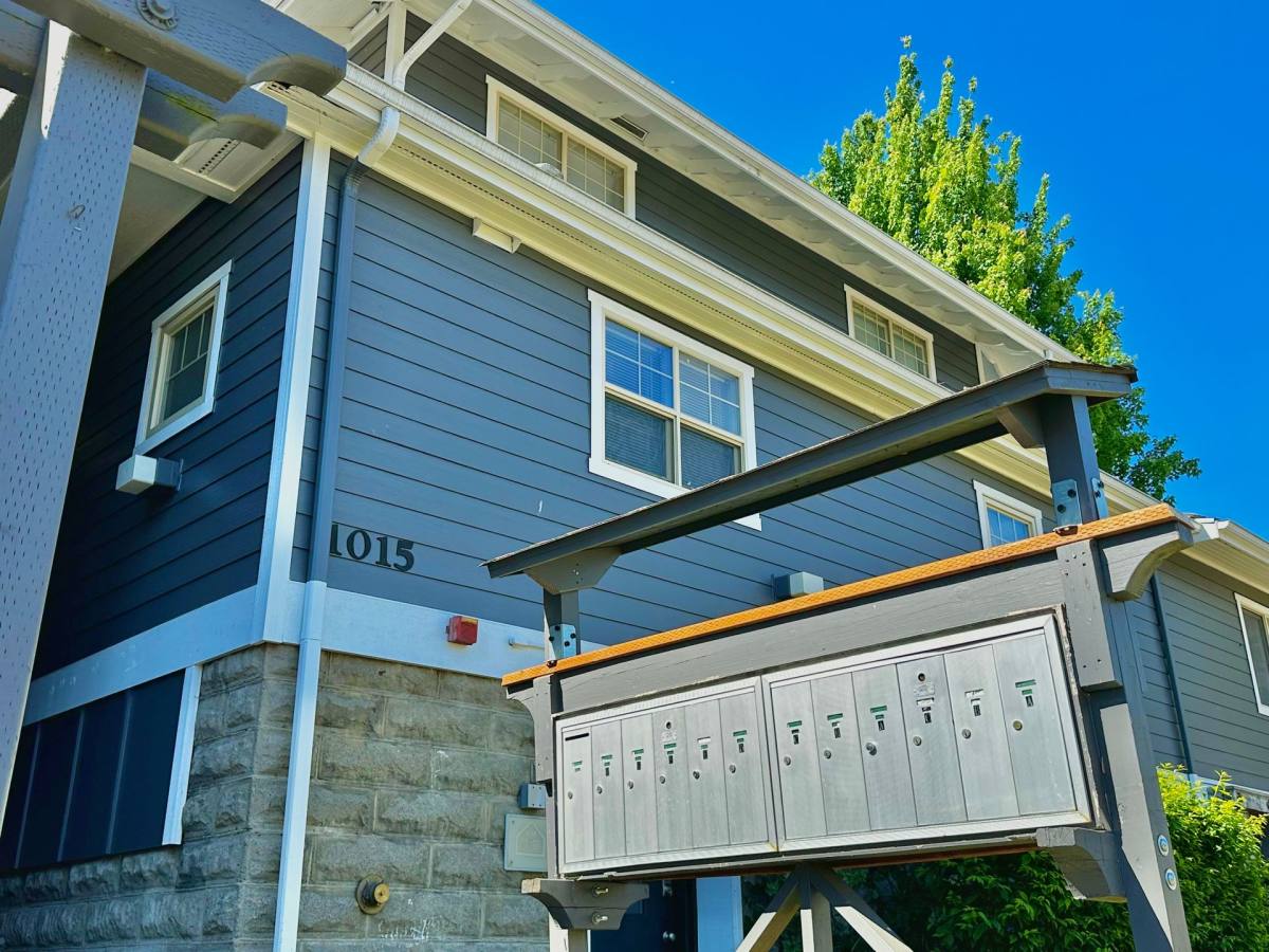 Apartment for rent at 1015 9th St, Bremerton, WA 98337