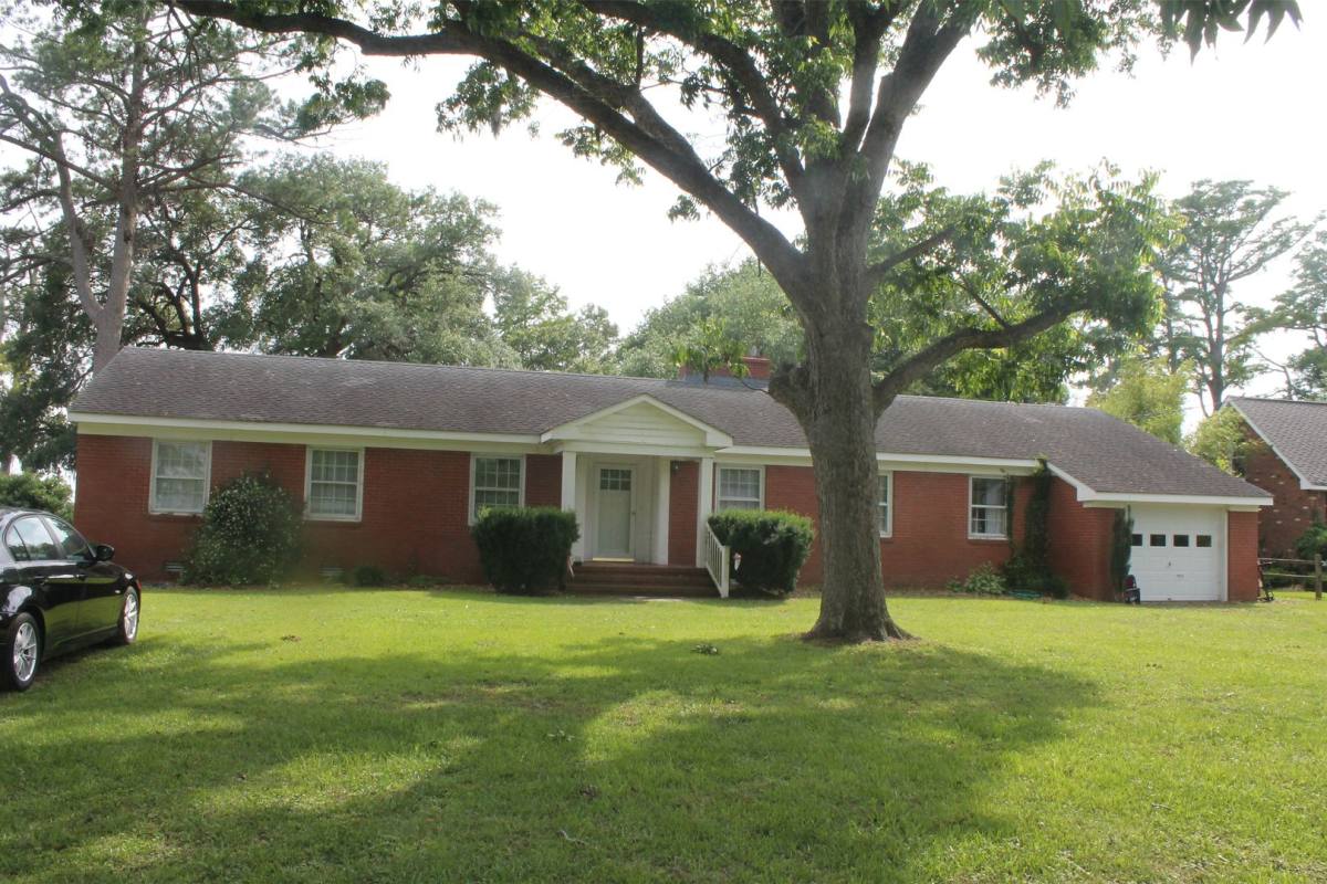 House for rent at 919 Isabella Ave, Washington, NC 27889