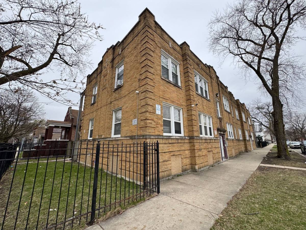 Apartment for rent at 1056 N Hamlin Ave 3801-07 W Thomas, Chicago, IL 60651