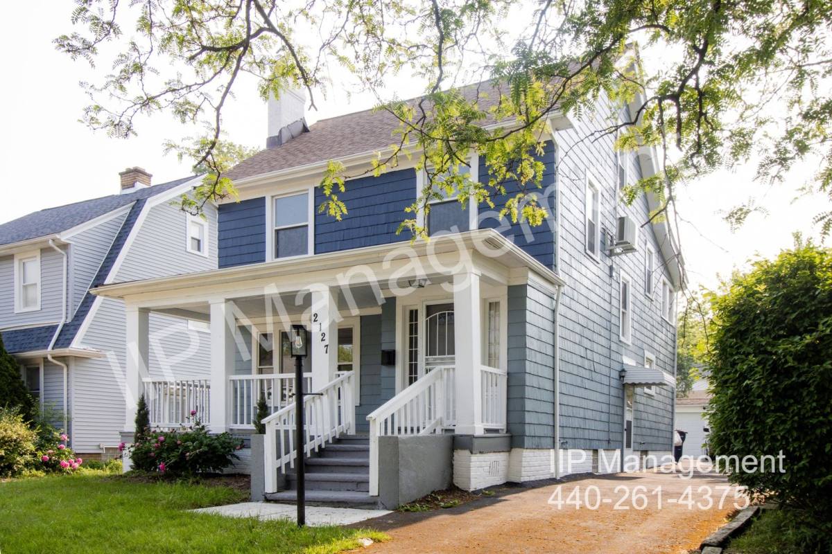 House for rent at 2127 Rossmoor Rd, Cleveland, OH 44118