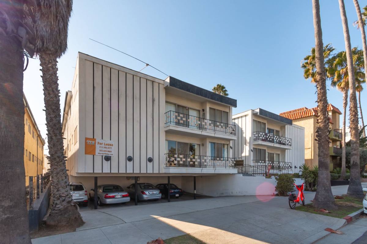 Apartment for rent at 924 4th St, Santa Monica, CA 90403