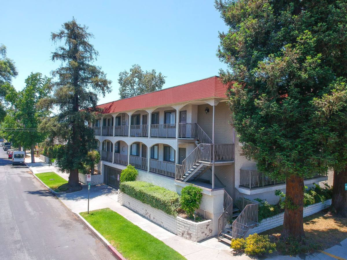 Apartment for rent at 14802 Burbank Blvd, Van Nuys, CA 91411