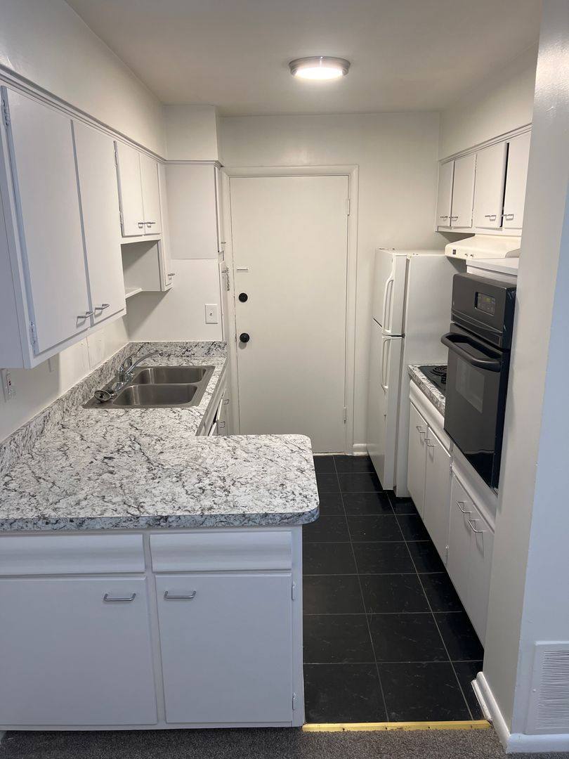 Apartment for rent at 2737 Brownsboro Rd, Louisville, KY 40206