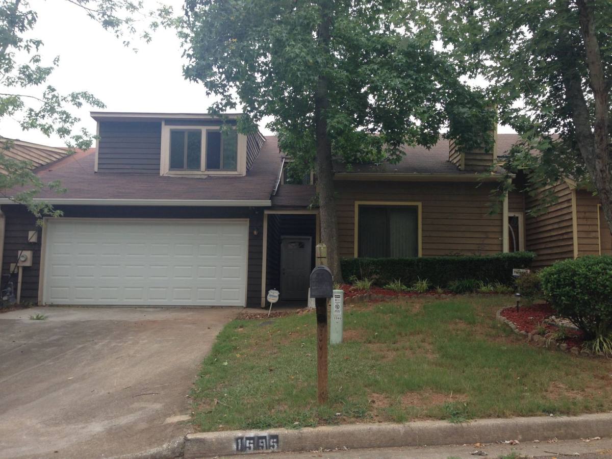 Townhouse for rent at 1595 Burnstone Dr, Stone Mountain, GA 30088